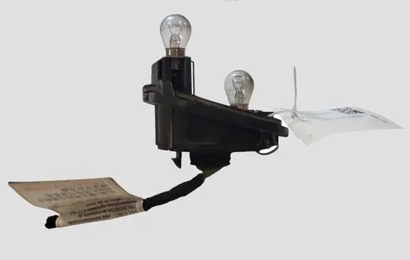 Citroen C5 Tail light bulb cover holder