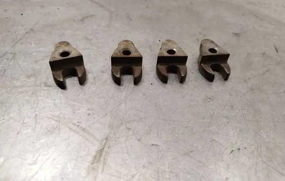 Volvo S40 Fuel Injector clamp holder 