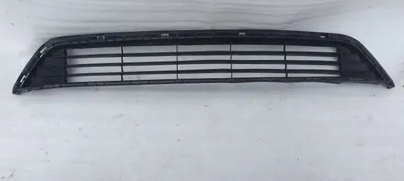 Toyota Avensis T270 Front bumper lower grill 5311205100