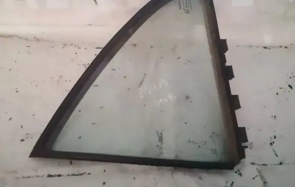 Rear vent window glass