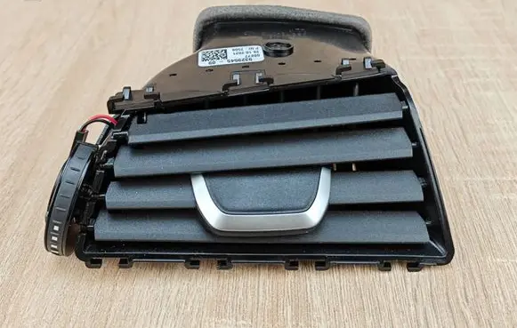 BMW 5 G30 G31 G38 Dashboard side air vent grill/cover trim 9329545