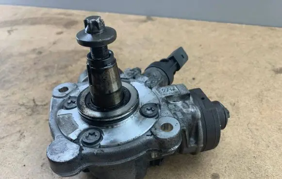 BMW 7 F01 F02 F03 F04 Fuel injection high pressure pump 7800123