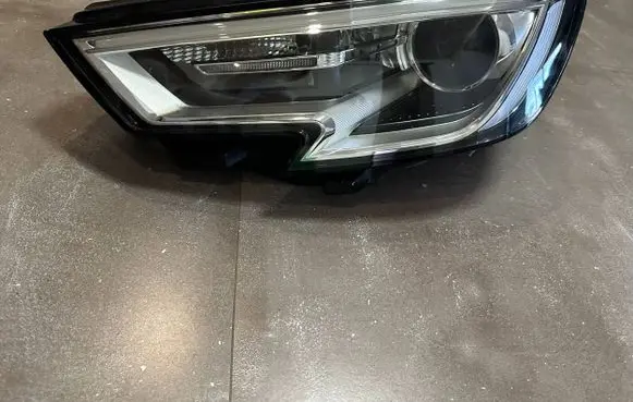 Audi A3 S3 8V Headlight/headlamp 8V0941005E 90104556