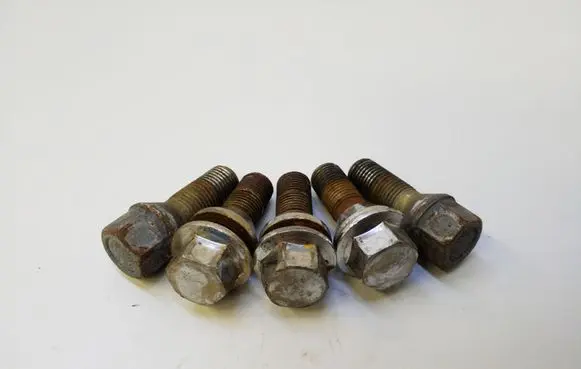Volvo XC90 Nuts/bolts 