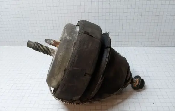 Volvo S60 Engine mount bracket 9485551
