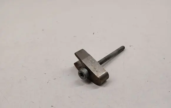 Mercedes-Benz ML W166 Fuel Injector clamp holder 