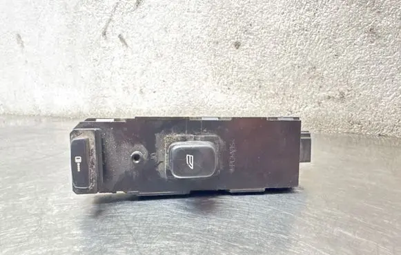 Volvo V70 Electric window control switch 30746075