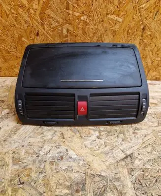 Skoda Octavia Mk2 (1Z) Dash center air vent grill 1Z0820951