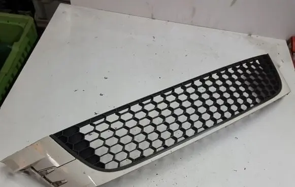 Volkswagen Scirocco Front bumper lower grill 1K8853677