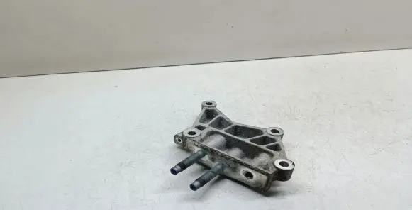 KIA Sportage Engine mounting bracket