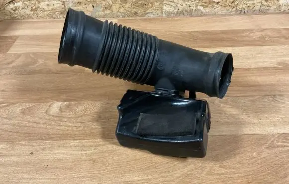 Audi A6 S6 C6 4F Air intake duct part 06E129629E