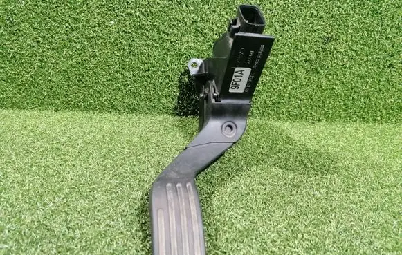 Ford Focus Accelerator throttle pedal 98AB9F836AE
