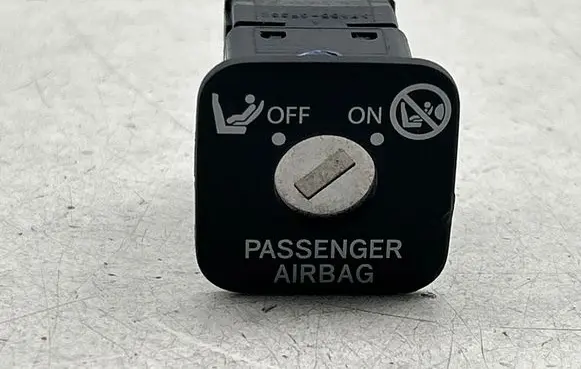 Passenger airbag on/off switch