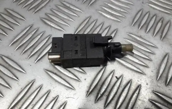 Mercedes-Benz E W124 Brake pedal sensor switch 0005458609 03880900