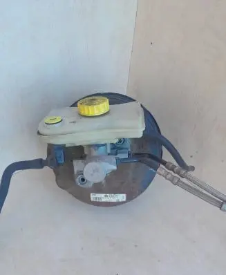 Volkswagen PASSAT B5.5 Brake booster 3B0614105A