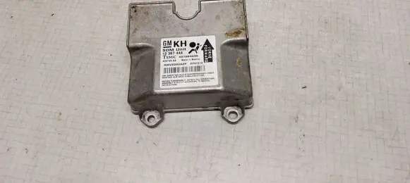 Opel Zafira B Airbag control unit/module 13367444