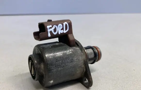 Ford Mondeo Mk III Fuel pressure regulator 9307501D