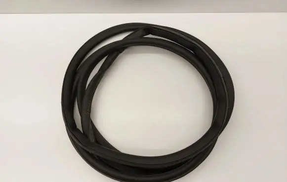 Volkswagen PASSAT B8 Front door rubber seal 3G0837702B