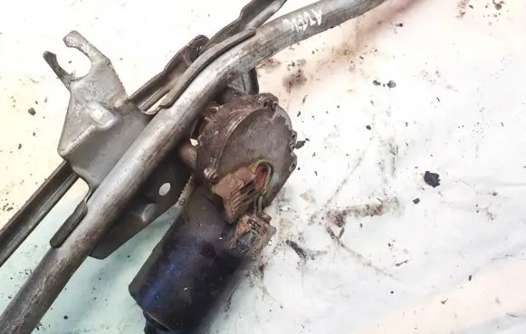 Volkswagen PASSAT B3 Wiper motor 155113b