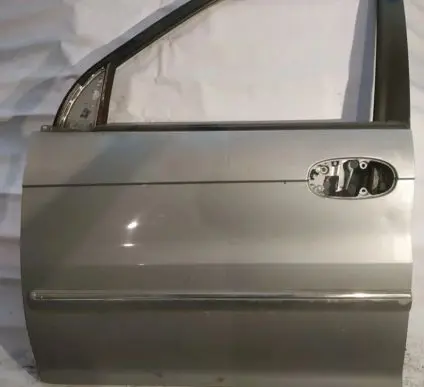 KIA Carnival Front door pilkos
