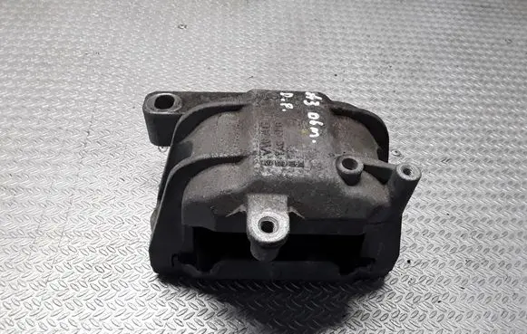 Audi A3 S3 A3 Sportback 8P Engine mount bracket 1K0199262