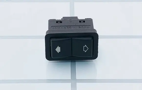BMW 5 E39 Electric window control switch 8368974