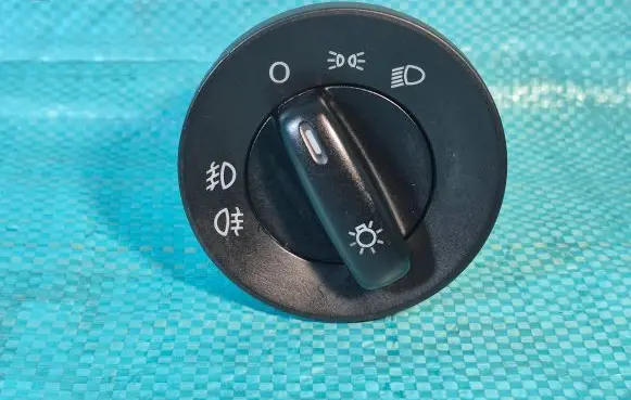 Skoda Octavia Mk2 (1Z) Light switch 1Z0941431C 748500470000 2446