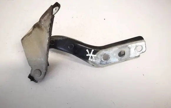 Engine bonnet/hood hinges