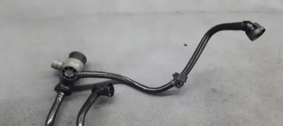 BMW 5 F10 F11 Breather valve 7618640