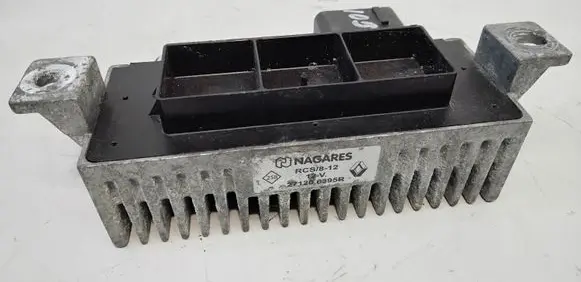 Renault Trafic III (X82) Glow plug pre-heat relay 271206395R