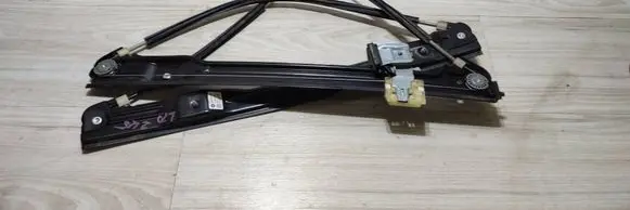Front window lifting mechanism without motor