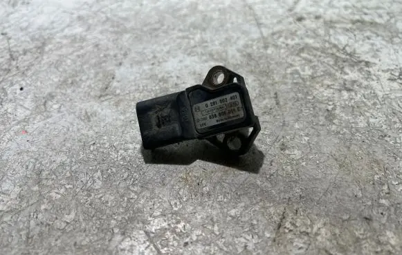 Volkswagen Touran II Air pressure sensor 038906051C 100721T2024A 0281002401