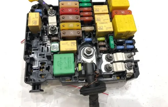 Citroen C4 II Picasso Fuse box set 9804848580
