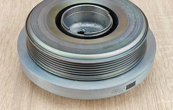 BMW 5 G30 G31 G38 Crankshaft pulley 8679073