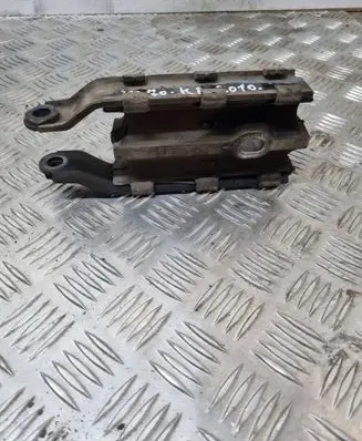 Volvo XC70 Engine mount bracket 8G9N6P082BA