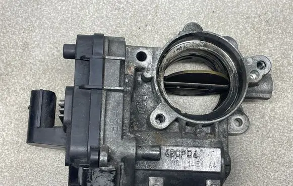 Opel Zafira B Throttle valve 55199975