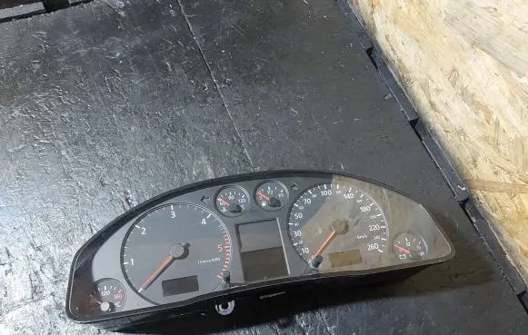 Audi A6 S6 C5 4B Speedometer (instrument cluster) 4B0920900F