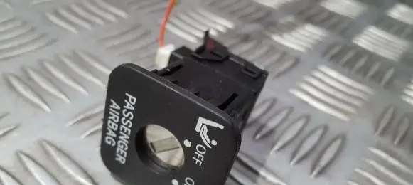 Toyota RAV 4 (XA30) Passenger airbag on/off switch 1682F69 168-2F69