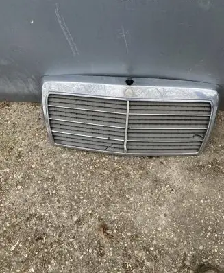 Mercedes-Benz E W124 Front bumper upper radiator grill 1248880223 E1778