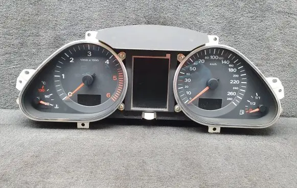 Audi A6 S6 C6 4F Speedometer (instrument cluster) 4F0920932 4F0910930C