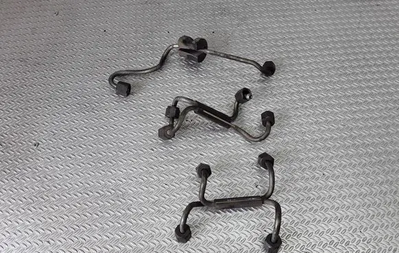 Fuel injector supply line/pipe