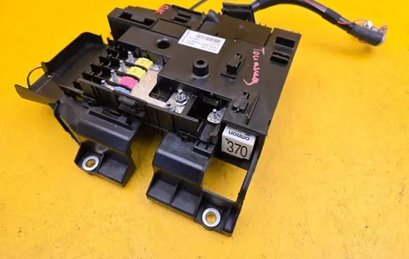 Volkswagen Touareg II Fuse module 7P0937548F