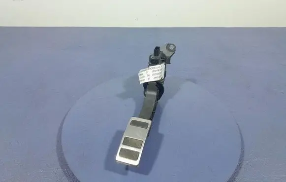Ford Focus Accelerator throttle pedal JX619F836EC