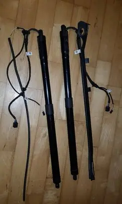 Volkswagen Touareg II Tailgate hydraulic set 7P6827851F