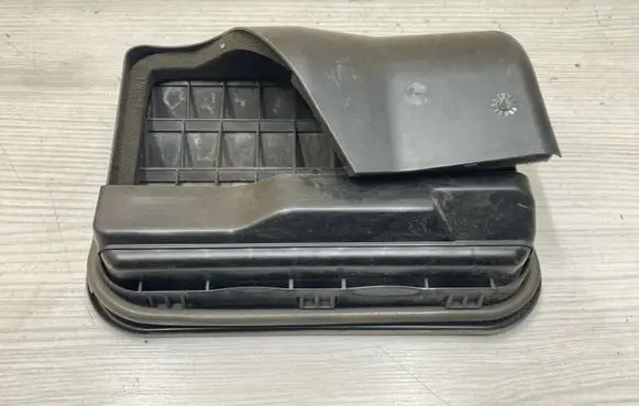 Mercedes-Benz ML W164 Quarter panel pressure vent A164830042