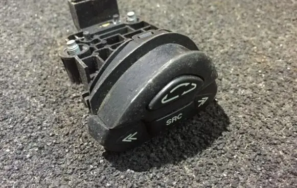 Multifunctional control switch/knob