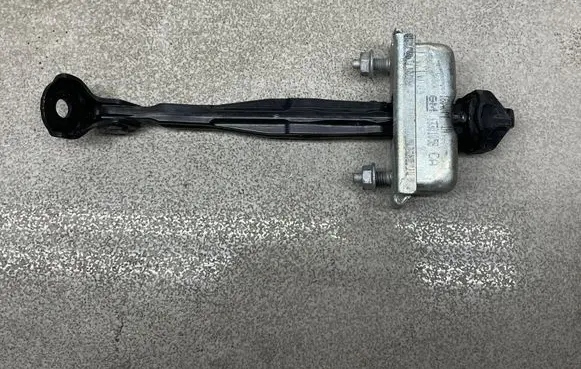 Opel Zafira C Front door check strap stopper 13301058