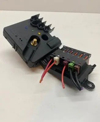 Mercedes-Benz CLS C219 Fuse module 2119820402