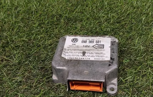 Volkswagen PASSAT B4 Airbag control unit/module 6N0909601 5WK4130 44940102