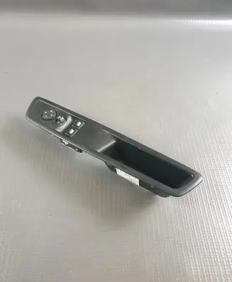 Peugeot Traveller Electric window control switch 9809179477